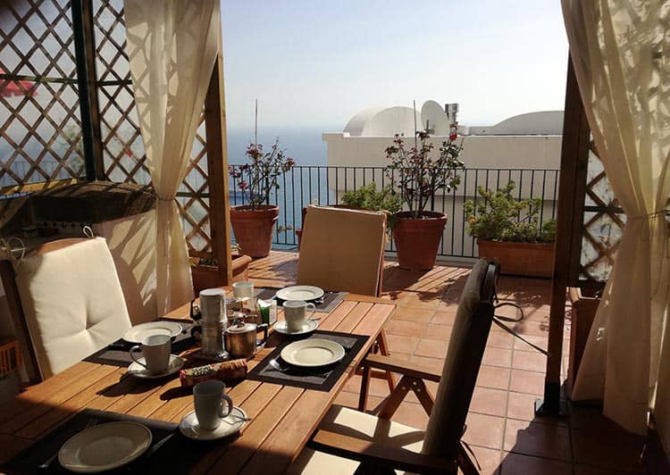 https://www.cappuccini-amalfi.it/wp-content/uploads/2019/03/0.Terrace.greenhouse.3.dining.jpg