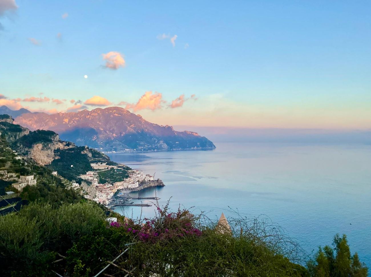 Titolo SEO (Meta Title): Amalfi Coast in Winter: A Grand Tour Experience | [Nome Tua Casa Vacanze] Slug URL: /amalfi-coast-winter-guide-grand-tour Meta Description: Discover why winter is the best time to visit the Amalfi Coast. Relive the Grand Tour heritage, enjoy mild weather, and explore hidden gems without the crowds.